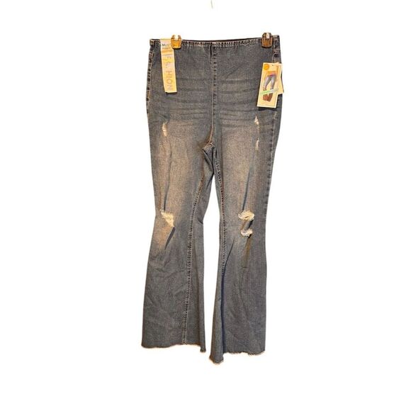 Tinseltown Women's Size 11 Blue Flare Pull-On Jeans Medium Wash - Picture 4 of 15